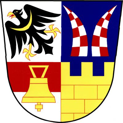 Polcený štít, vpravo dělený. Nahoře ve stříbrném poli kosmá černá orlice se zlatou zbrojí a perizoniem, dole v červeno-stříbrně děleném poli zlatý zvon se závěsem. V levém modrém poli nad zlatou kvádrovanou hradbou s cimbuřím dva odvrácené stříbrno-červeně šachované rohy. Znak Bašť