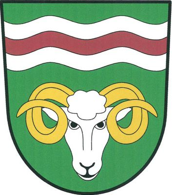 V zeleném štítě pod stříbrným vlnitým břevnem se zúženým červeným vlnitým břevnem čelně stříbrná beraní hlava se zlatými rohy. Znak Bečice