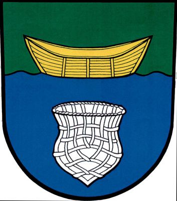 V zeleno-modře zvýšeně vlnitě děleném štítě nahoře na dělící linii zlatá loďka, dole postavená stříbrná vrš. Znak Blešno
