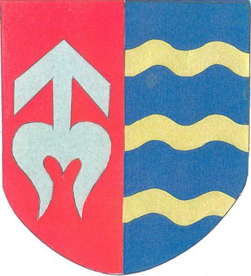 V červeno-modře polceném štítě vpravo stříbrná zavinutá střela, vlevo tři zlatá vlnitá břevna. Znak Kaliště