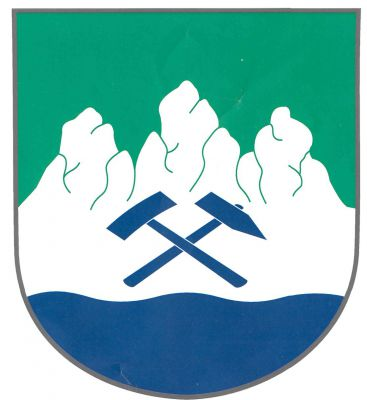 V zeleném štítě stříbrné kamenné trojvrší vyrůstající z modré vlnité paty, v něm kosmý mlátek šikmo podložený želízkem, obojí modré. Znak Kamenná