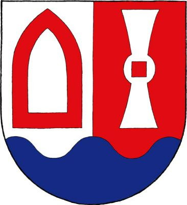 Ve stříbrno-červeně polceném štítě nad modrou vlnitou patou vpravo červené prázdné gotické okno, vlevo stříbrná kypřice. Znak Košátky