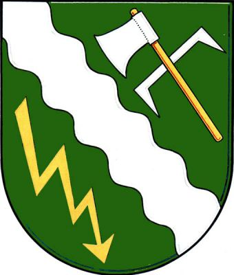 V zeleném štítě stříbrné kosmé vlnité břevno provázené nahoře stříbrnou sekerou se zlatým topůrkem, křížem podloženou stříbrnou kramlí, dole zlatým, dvakrát lomeným bleskem. Znak Kramolín
