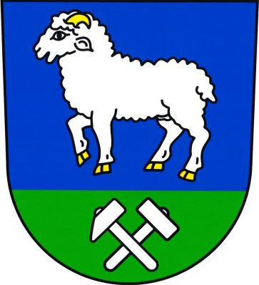 V modrém štítě se zelenou patou kráčející stříbrný beránek se zlatou zbrojí, v patě stříbrná hornická kladívka. Znak Kratochvilka