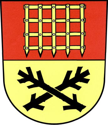 V červeno - zlatě děleném štítě nahoře zlatá padací mříž se stříbrnými nýty, dole zkřížené černé ostrve. Znak Ořechov
